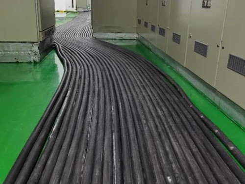 涵江如何根据理论计算公式计算温度对特定电压测量结果的影响？